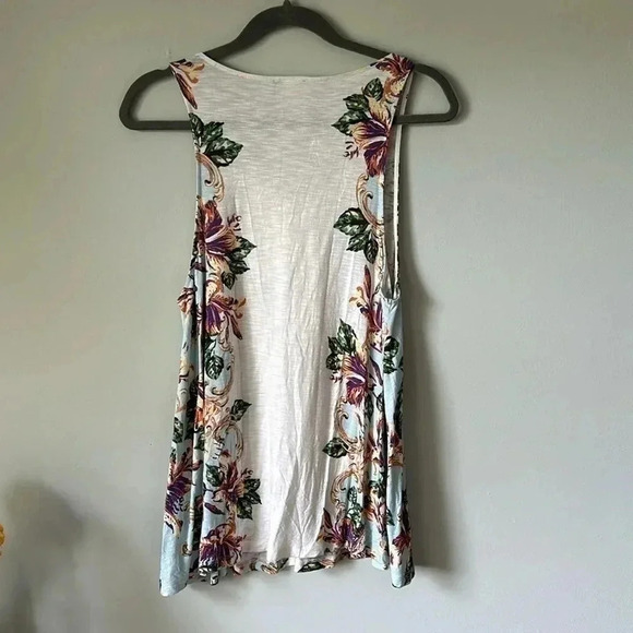 Akemi & Kin Gardenia tank Button  Down floral - Picture 6 of 6